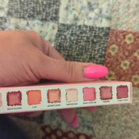 Mini Eye Shadow Palette - Picture 4 of 6